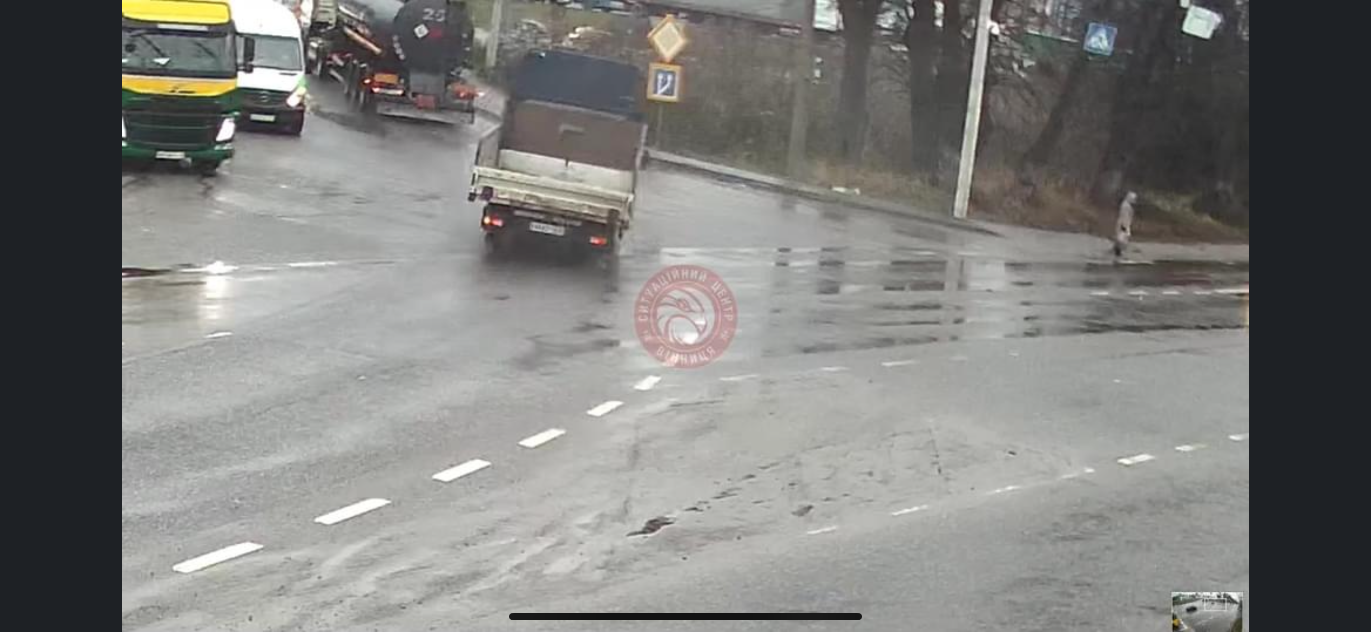 У Вінниці легковик в’їхав у вантажівку