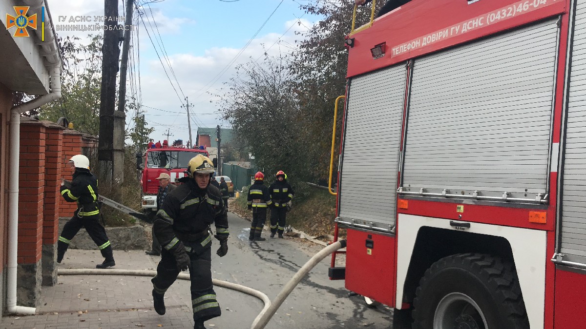 Вінницькі рятувальники встановлюють причини пожежі у приватному будинку (ФОТО)