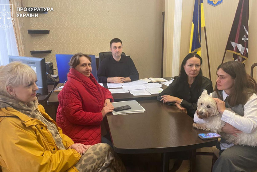Прокуратура контролює розслідування загибелі двох собак у Вінниці: відбулася зустріч із зоозахисницями