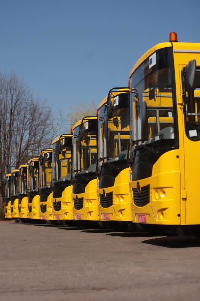 Громади Вінниччини отримали ще дев’ять нових шкільних автобусів