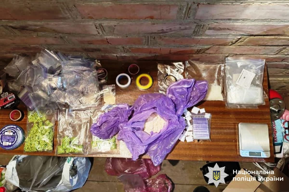 У Вінниці затримали чоловіка з понад пів кілограмом наркотиків у гаражі