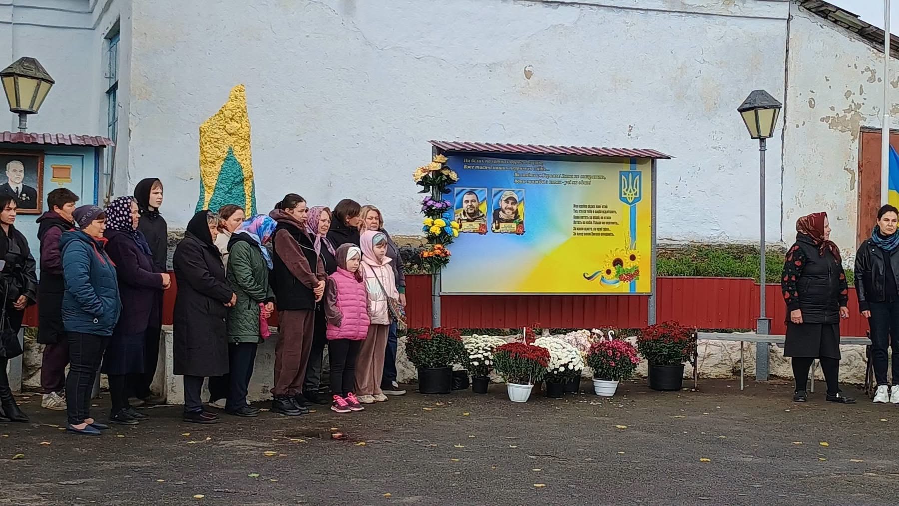 У Миролюбівці відкрили Алею Слави та Алею Надії на честь українських Захисників