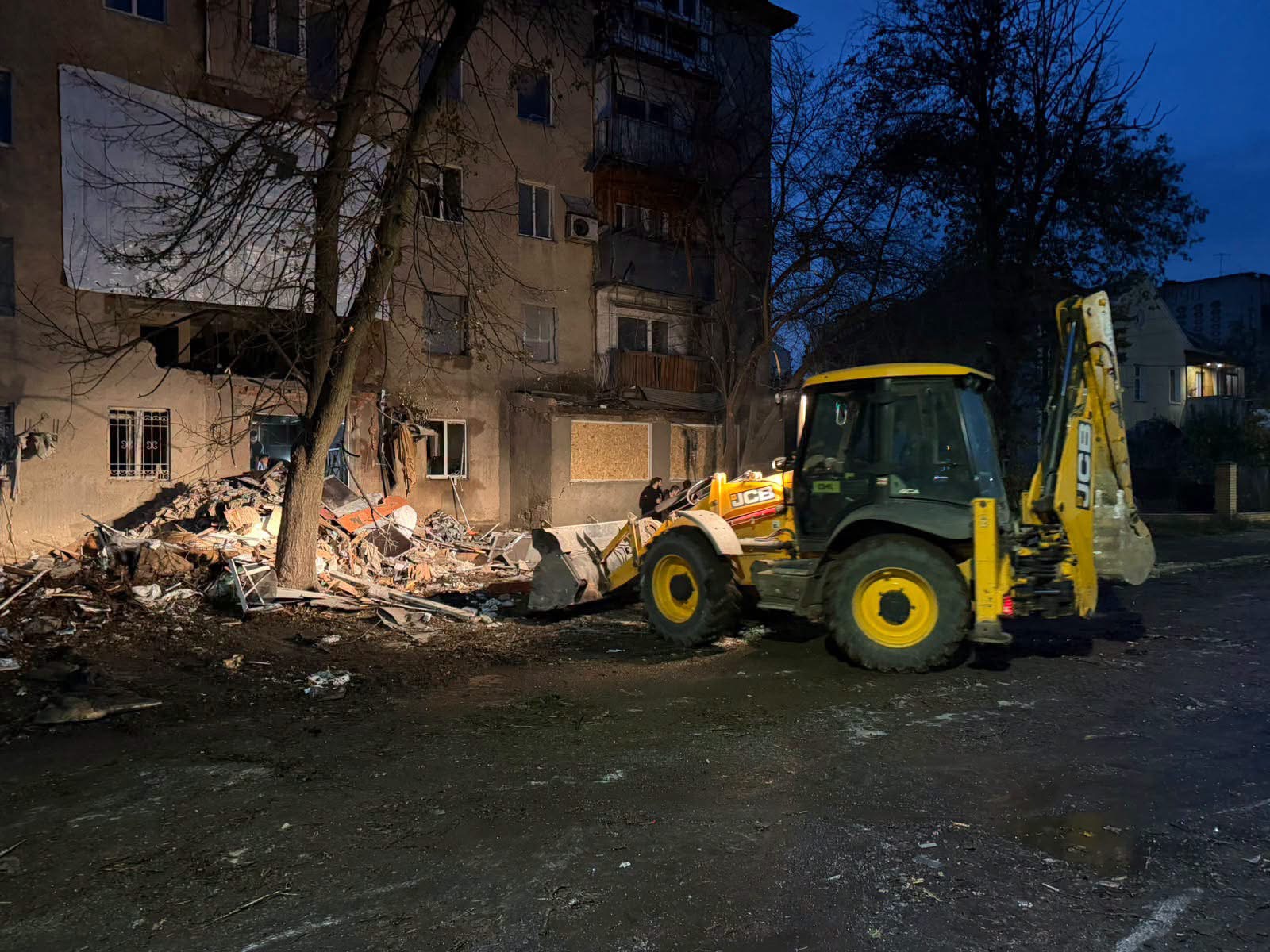 У Вінниці ліквідовують наслідки нічної атаки: у 17 будинках провели ізоляційні роботи