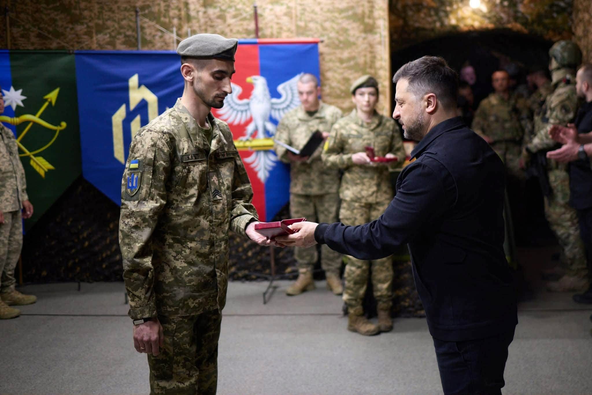 Захисника з Хмільниччини відзначили державною нагородою