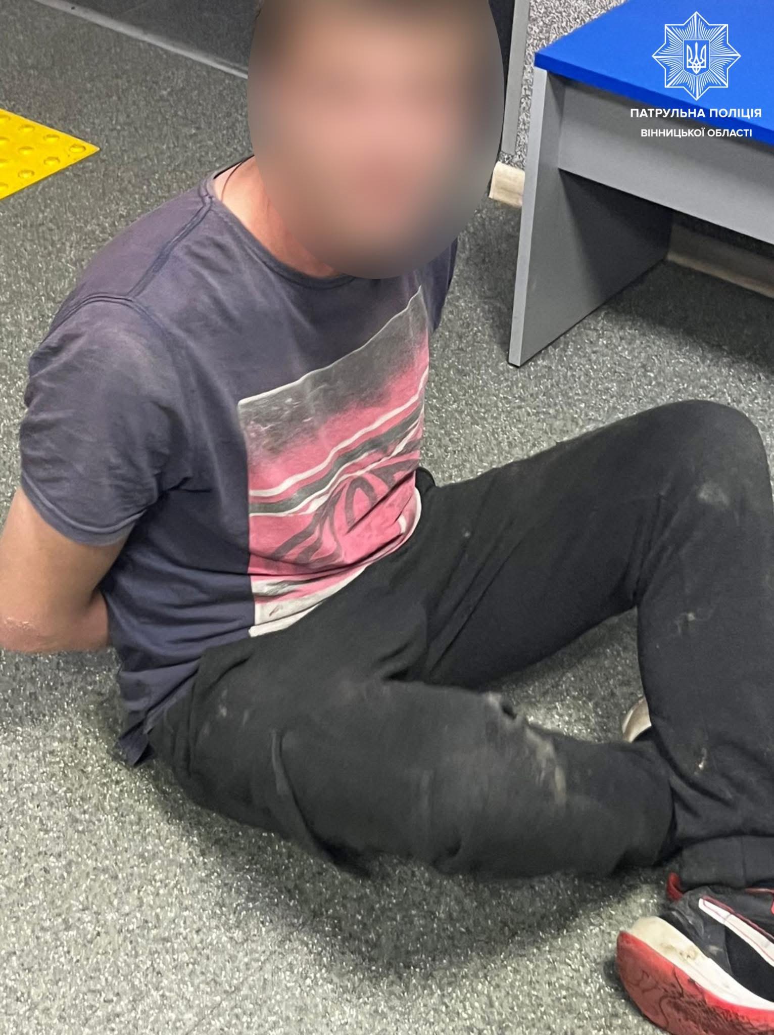 Агресія вночі: нетверезого порушника комендантської години затримали на Дубовецькій