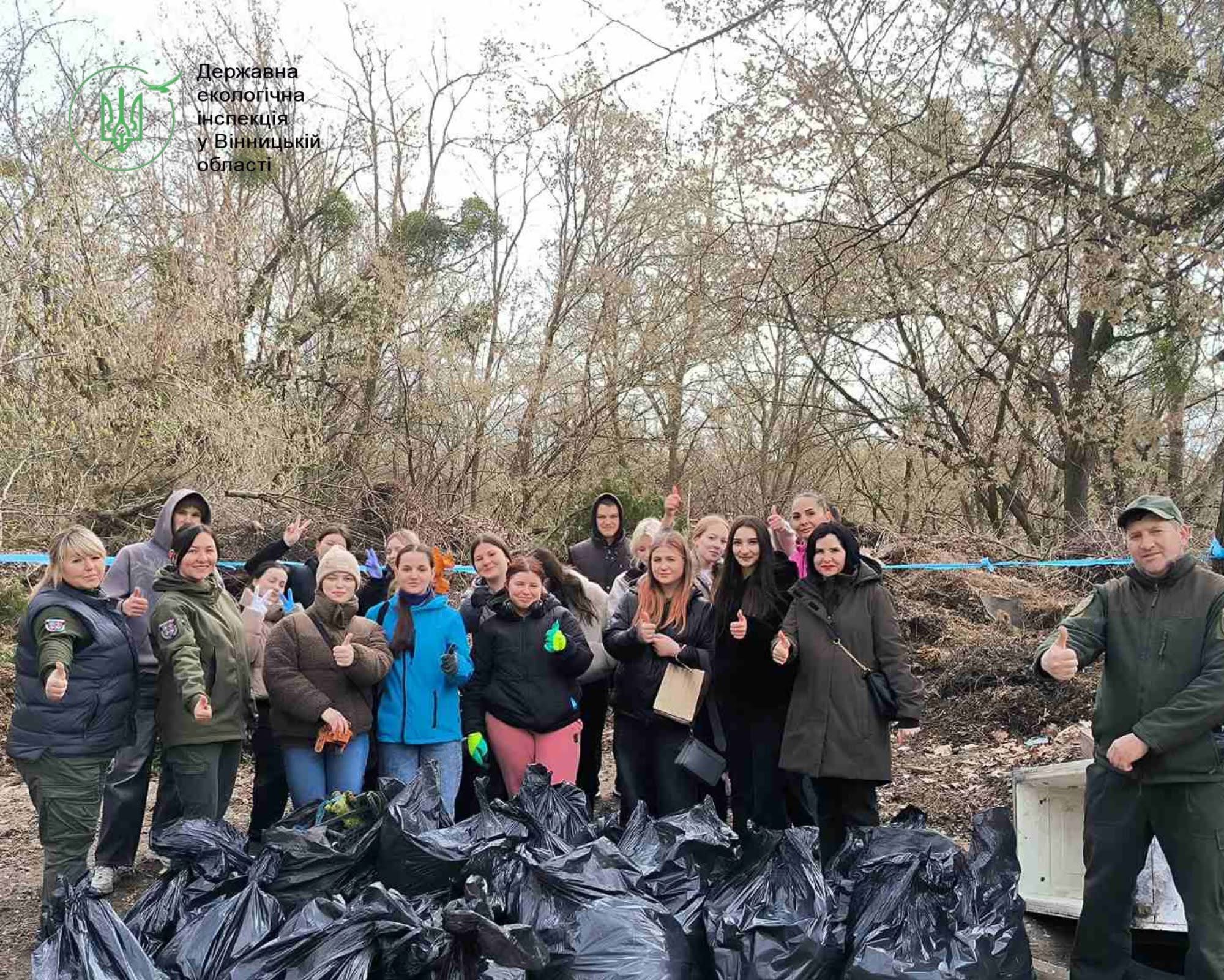 У Вінниці провели масштабну екоакцію: понад 3 км берегів Південного Бугу очистили від сміття