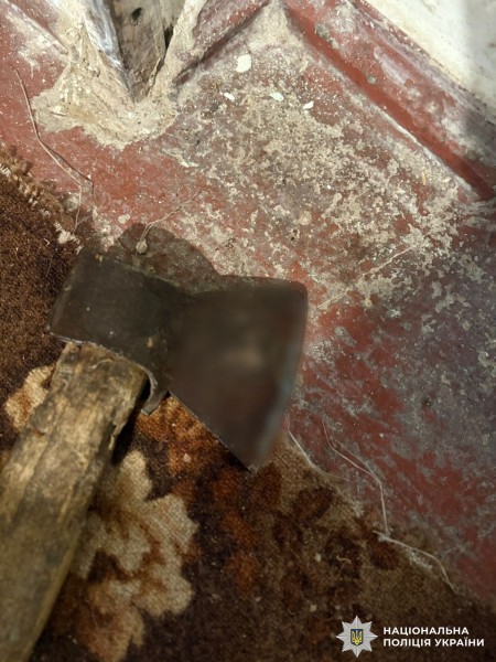 На Вінниччині чоловік зарубав жінку сокирою