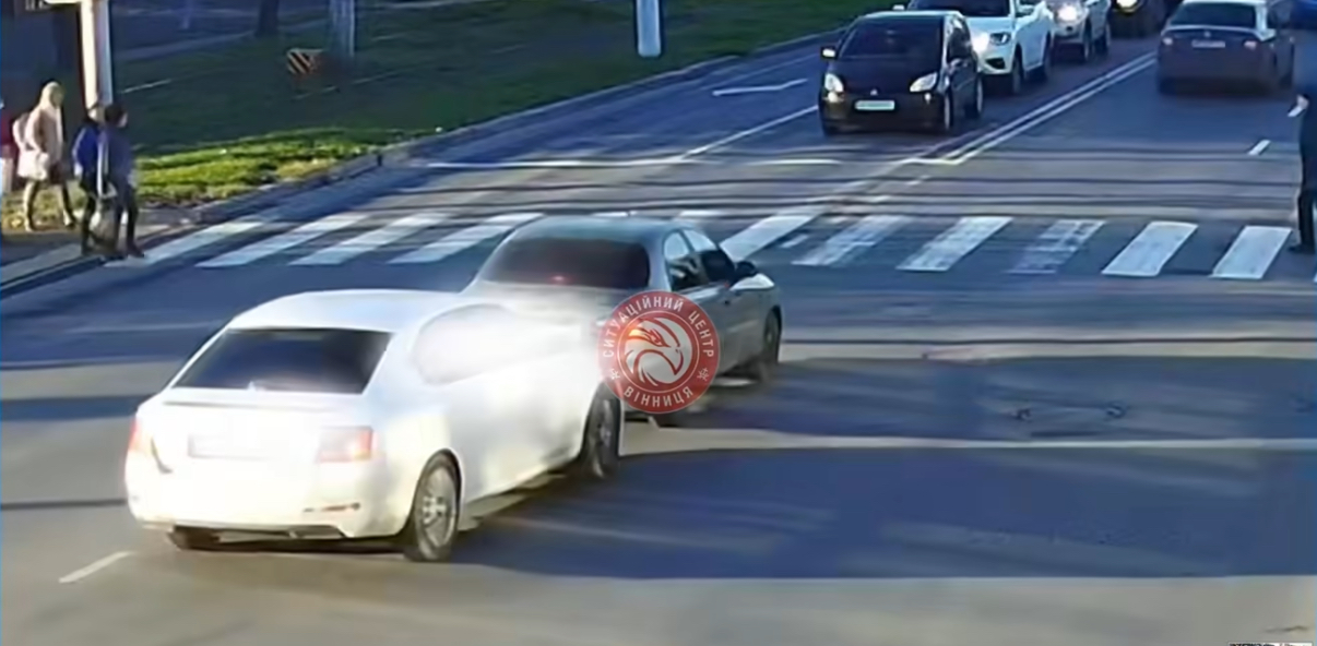 На Пирогова зіткнулися два автомобілі — водії вирішили все мирно