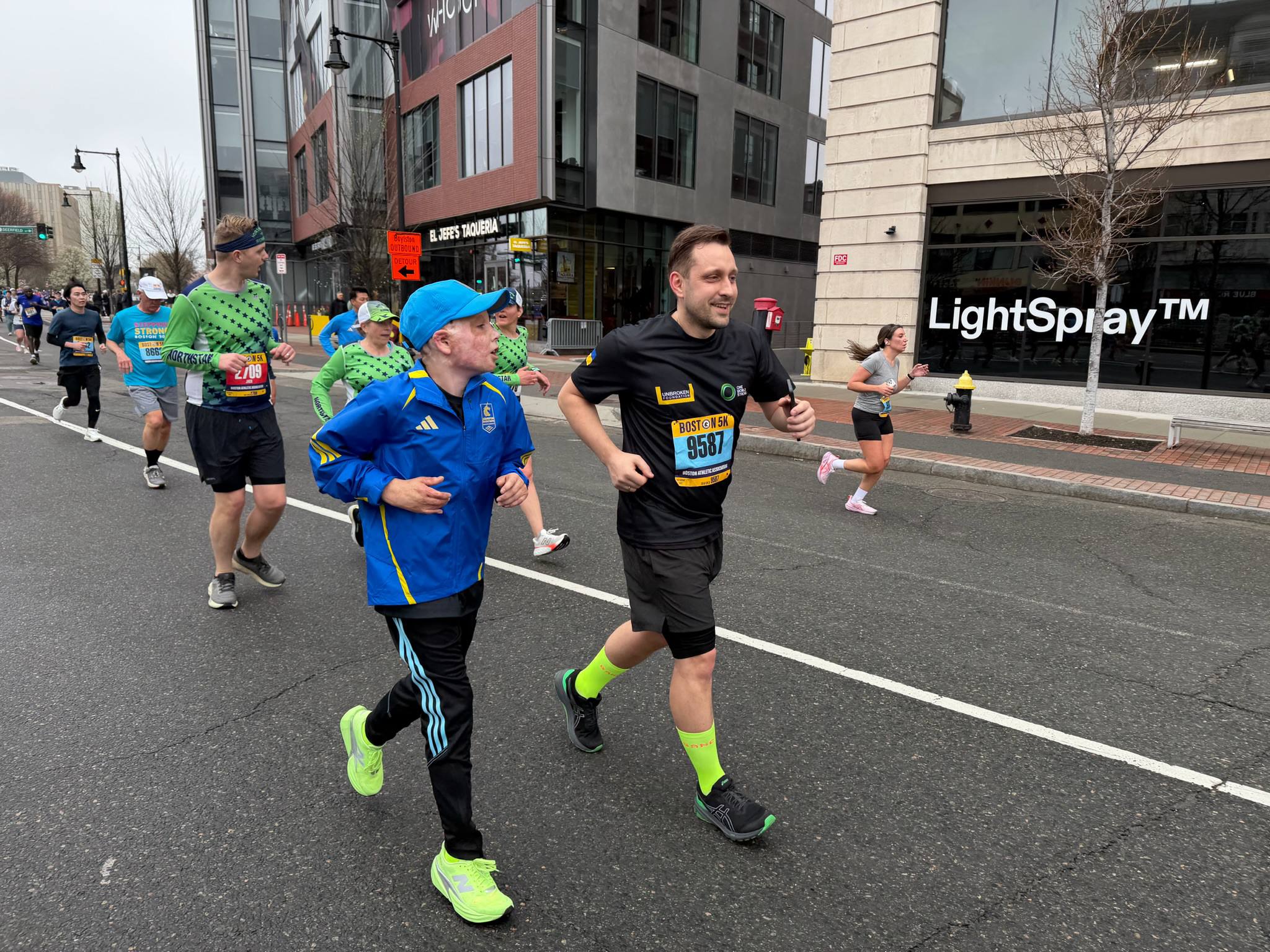 Сила незламності: Роман Олексів пробіг Бостонський марафон заради допомоги дітям