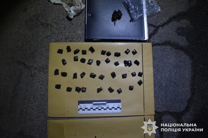 У Вінниці затримали чоловіка з 39 пакетиками наркотиків у кишені