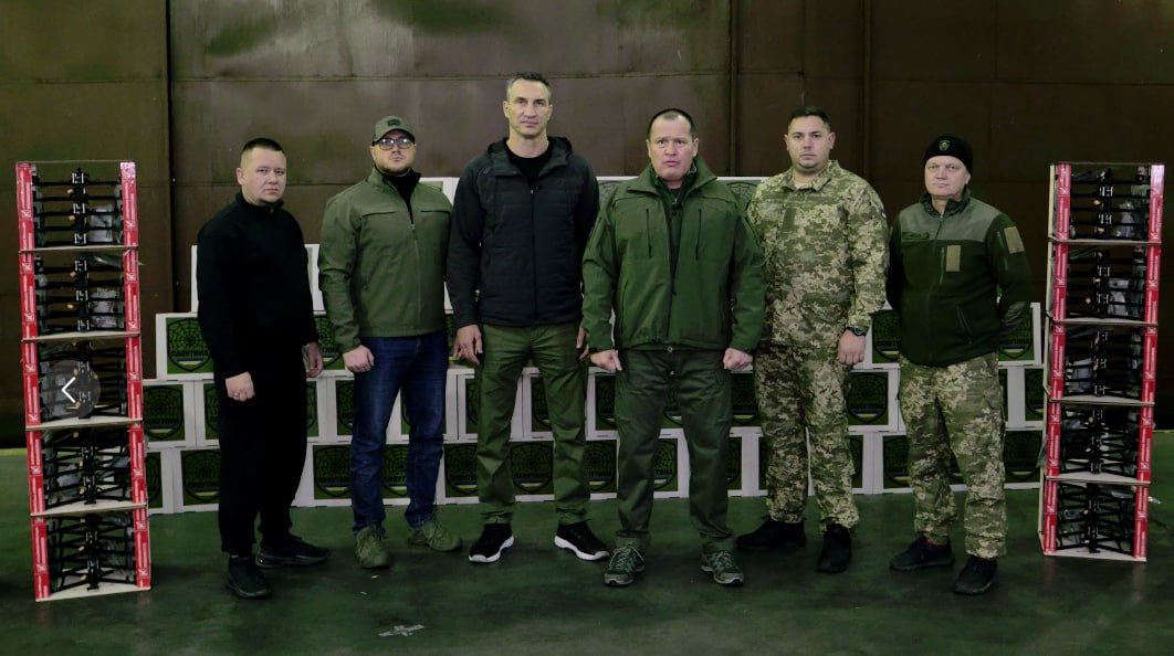 72 бригада, яка захищає Покровськ, отримала велику партію дронів від Володимира Кличка та «Української команди»