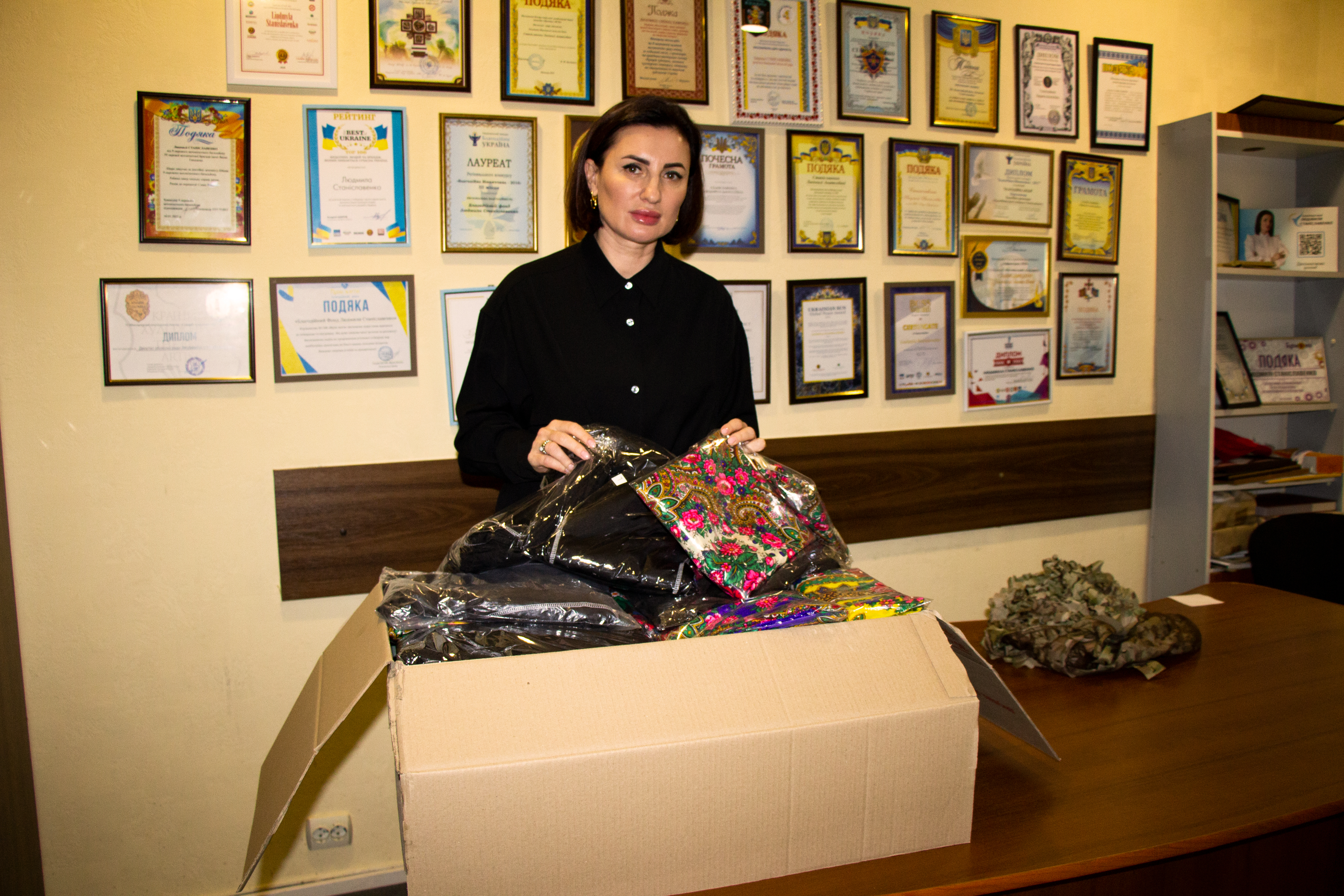 "Обійми хусткою": фото-марафон в Україні зібрав кошти для підтримки жінок-захисниць на передовій