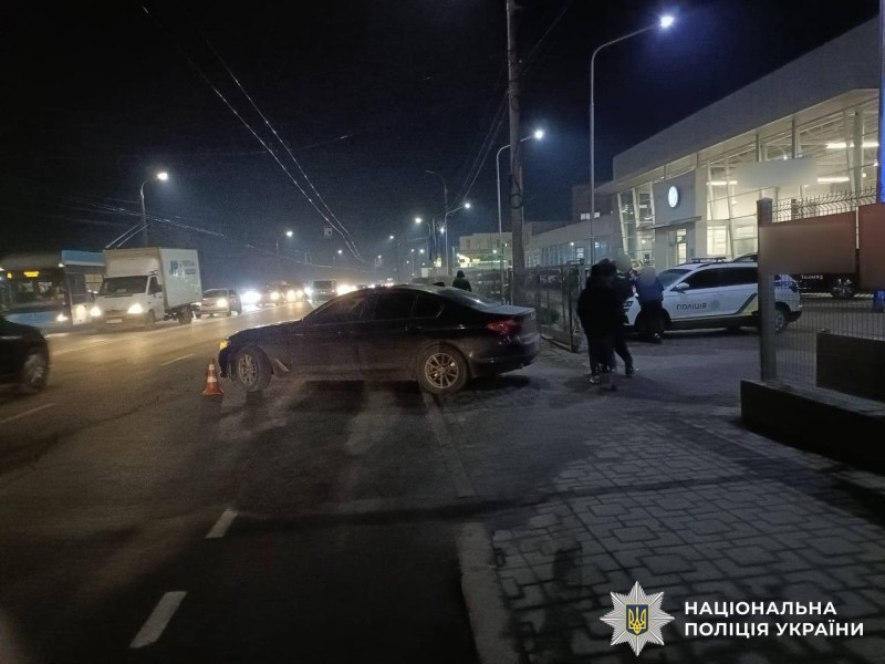 Вінничaнкa, яку збив молодик нa BMW, потрaпилa до лікaрні