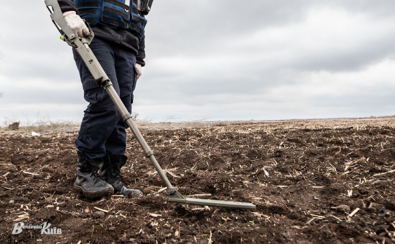 Британія надала Україні металошукачі та обладнання для розмінування