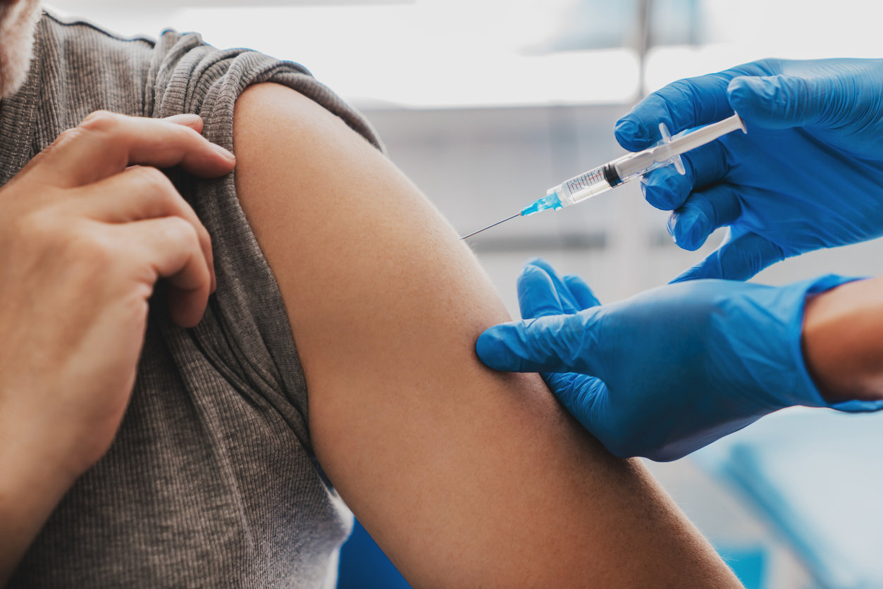 У Швеції дозволять підліткам вакцинуватися від COVID-19, навіть попри заборону батьків