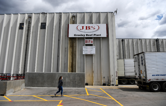 Російських хакерів звинуватили в кібератаці на найбільшого в світі виробника м'яса JBS