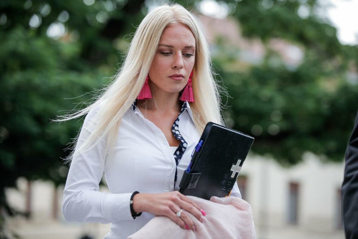 Дівчина відрізала собі руку заради мільйонної страхової компенсації