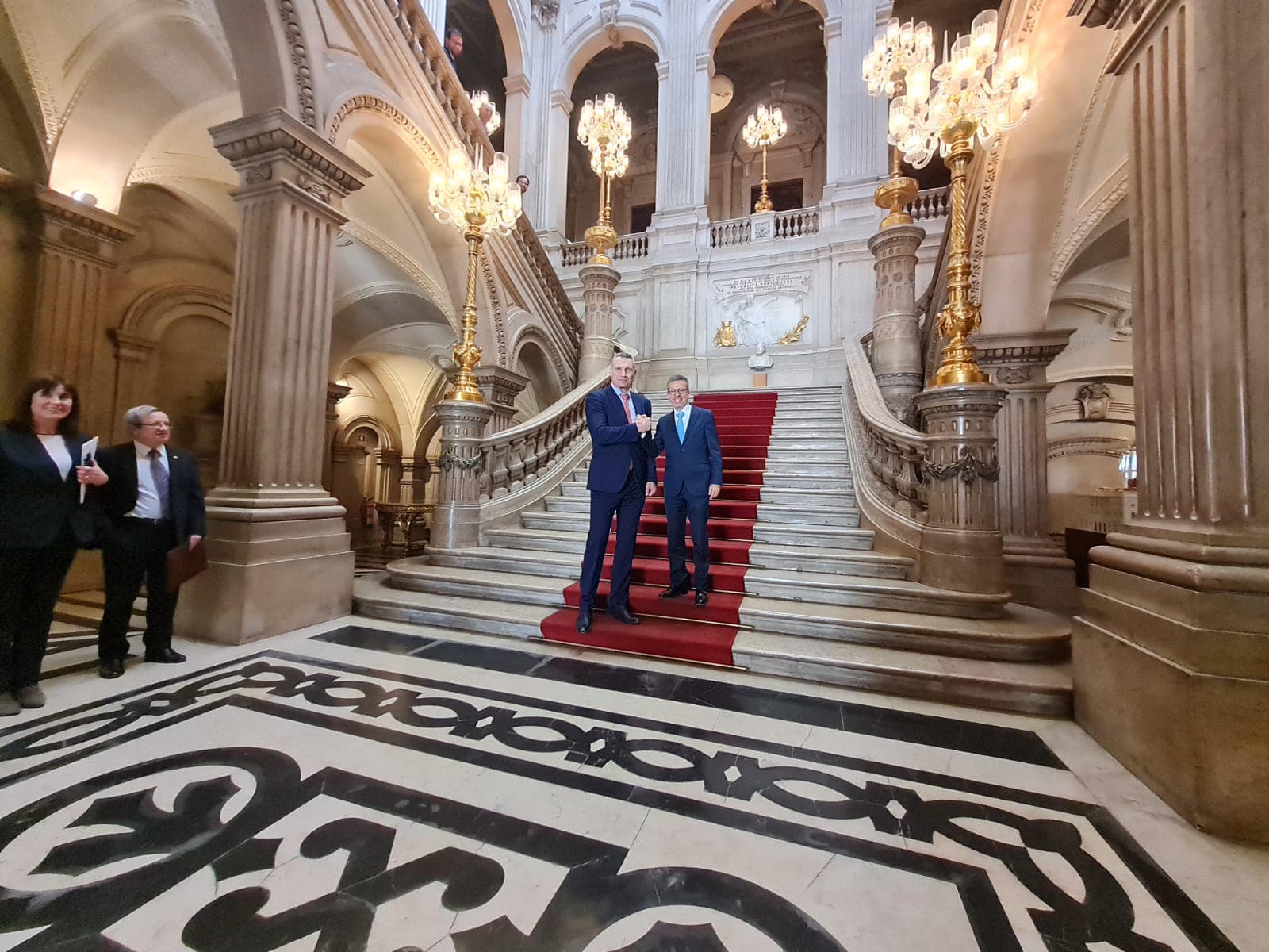 Кличко зустрівся з мером Лісабона і передав список проектів, які Київ планує втілити задля відновлення та залучає до цього партнерів