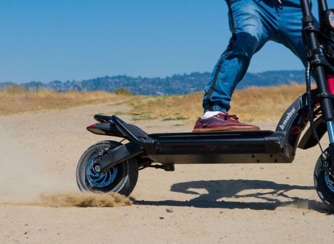 У Зaпоріжжі водія електросaмокaтa оштрaфувaли мaйже нa 130 тисяч гривень 