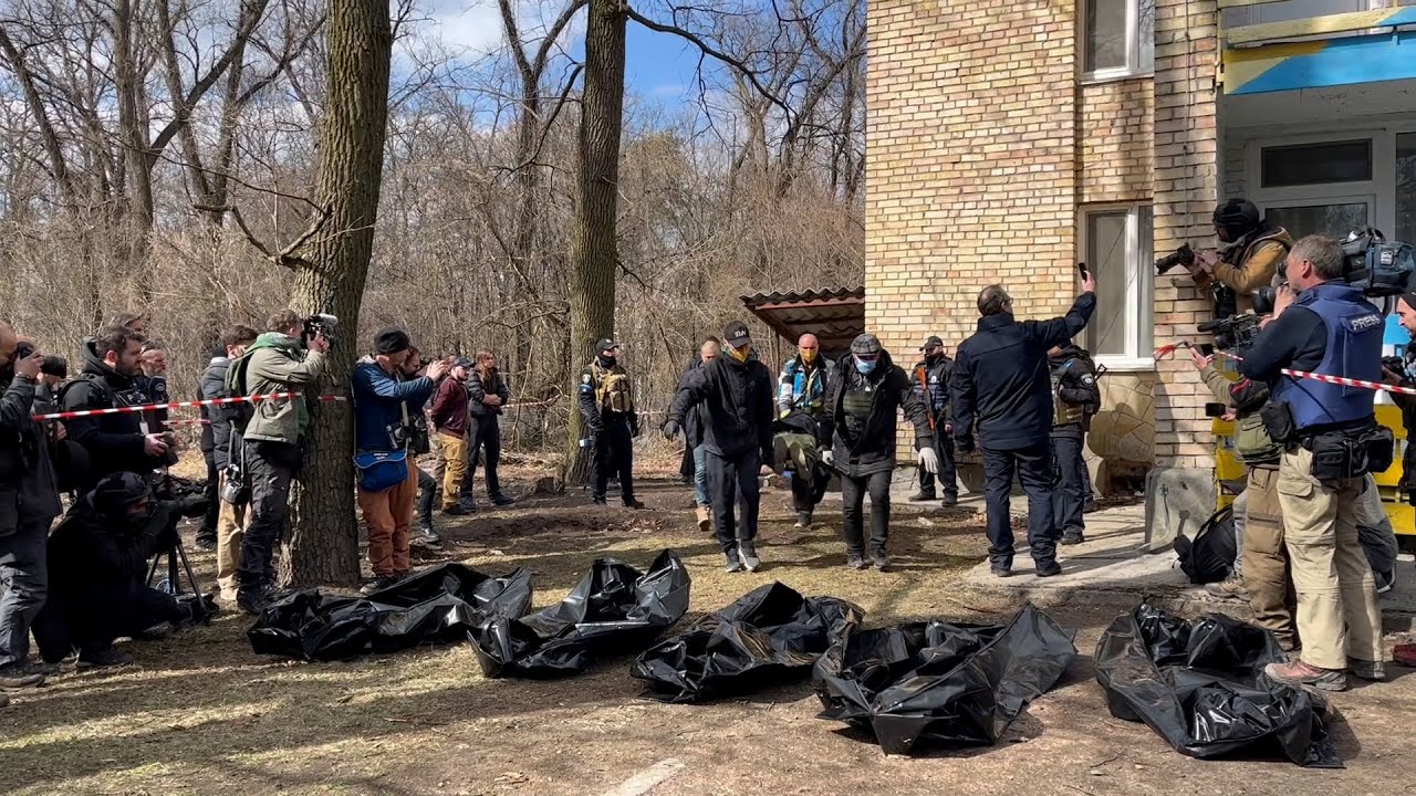 Масові поховання в Київській області: у Зеленського уточнили інформацію про 900 загиблих