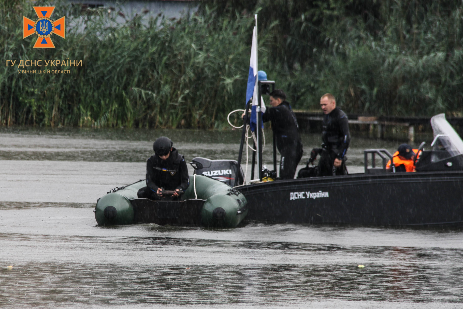 Не лише на землі, але й під водою – у Вінниці сапери провели показові тренування