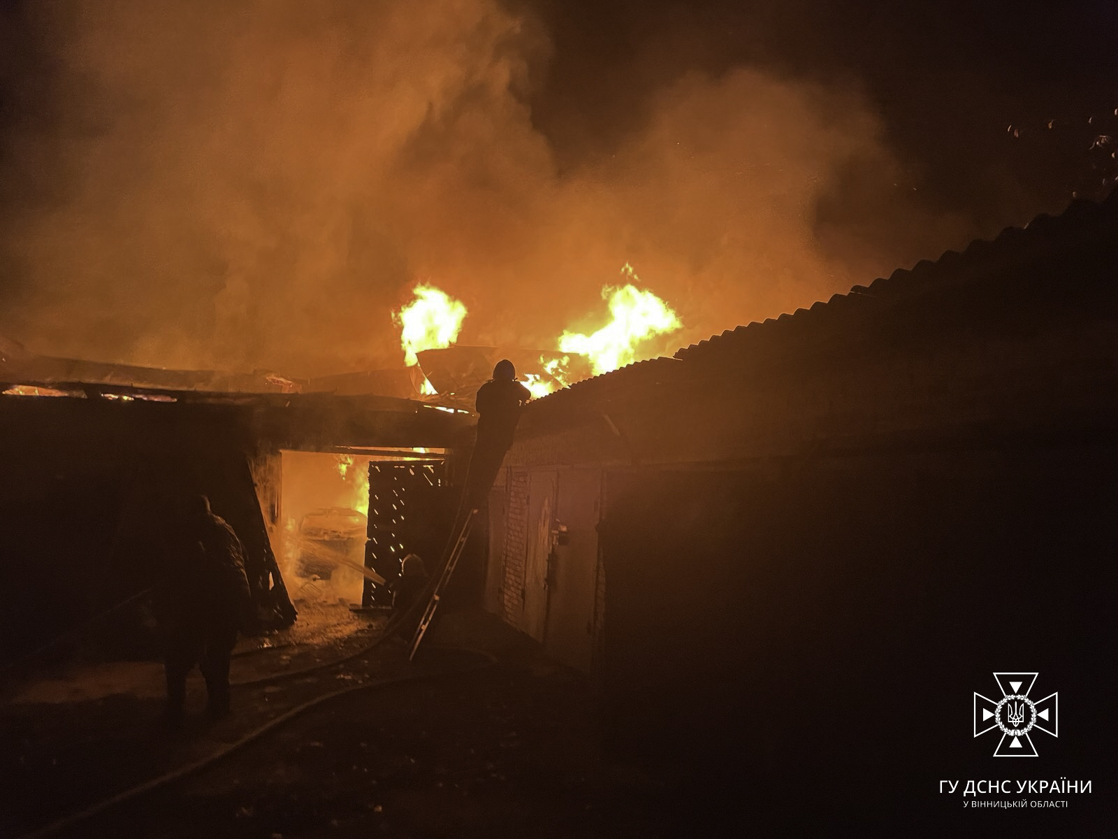 Через неспрaвну електрику нa Вінниччині горів гaрaж (ФОТО) 