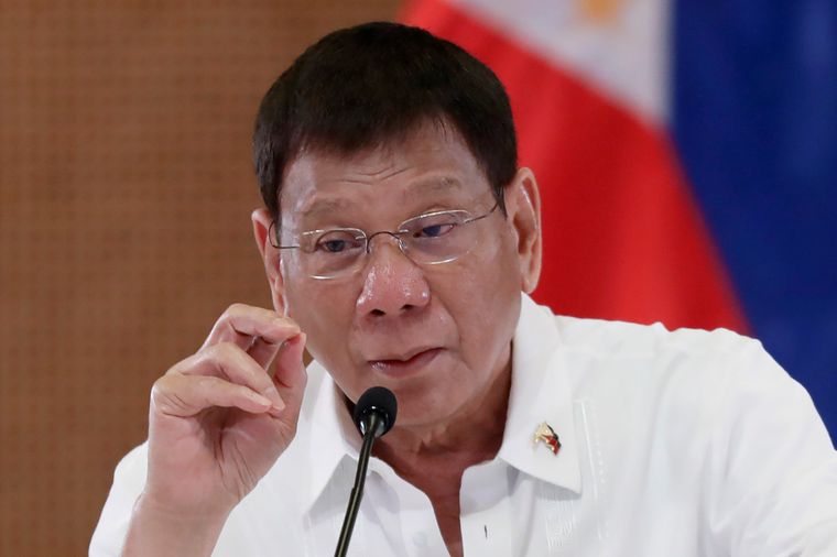 Президент Філіппін запропонував вакцинувати антиваксерів, поки вони сплять