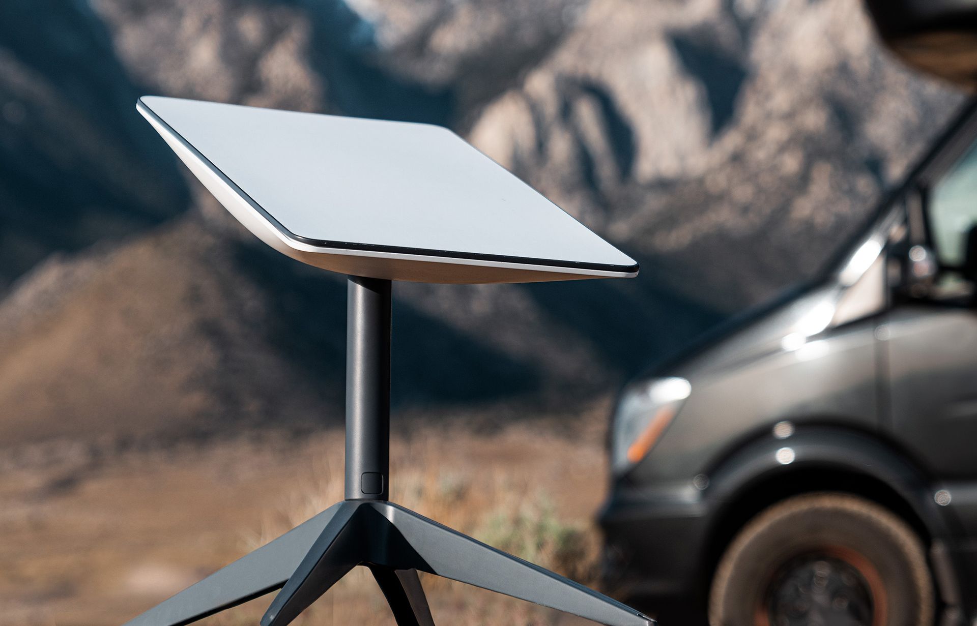 Медзакладам України передали понад 400 Starlink