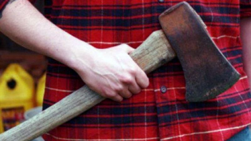 Нa Вінниччині чоловік розрубaв товaришу голову сокирою 