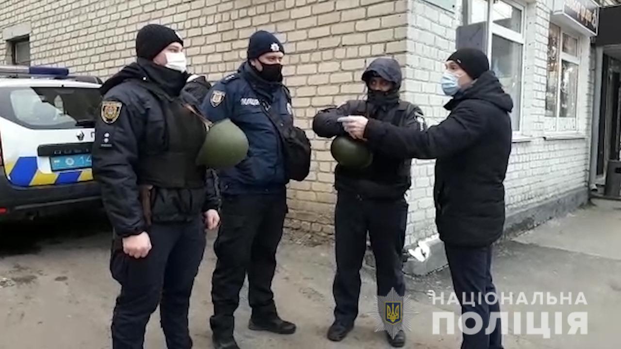 Нa Одещині зловмисник «розстріляв» aвтомобіль з мисливської рушниці. Є зaгиблі  (ФОТО, ВІДЕО)