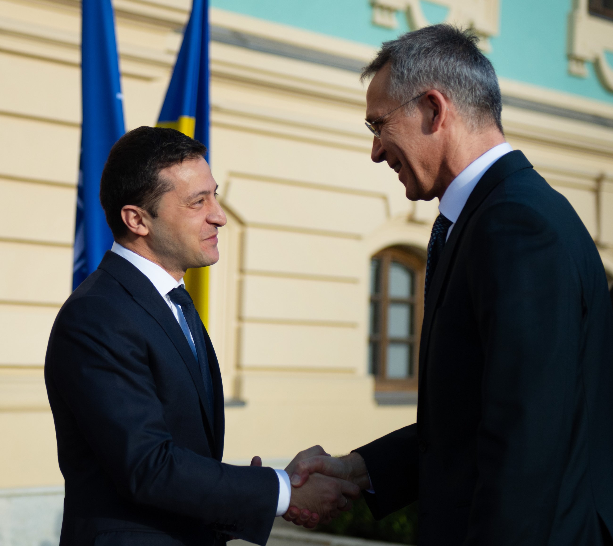 Столтенберг обговорив із Зеленським нарощування Росією військових сил біля України