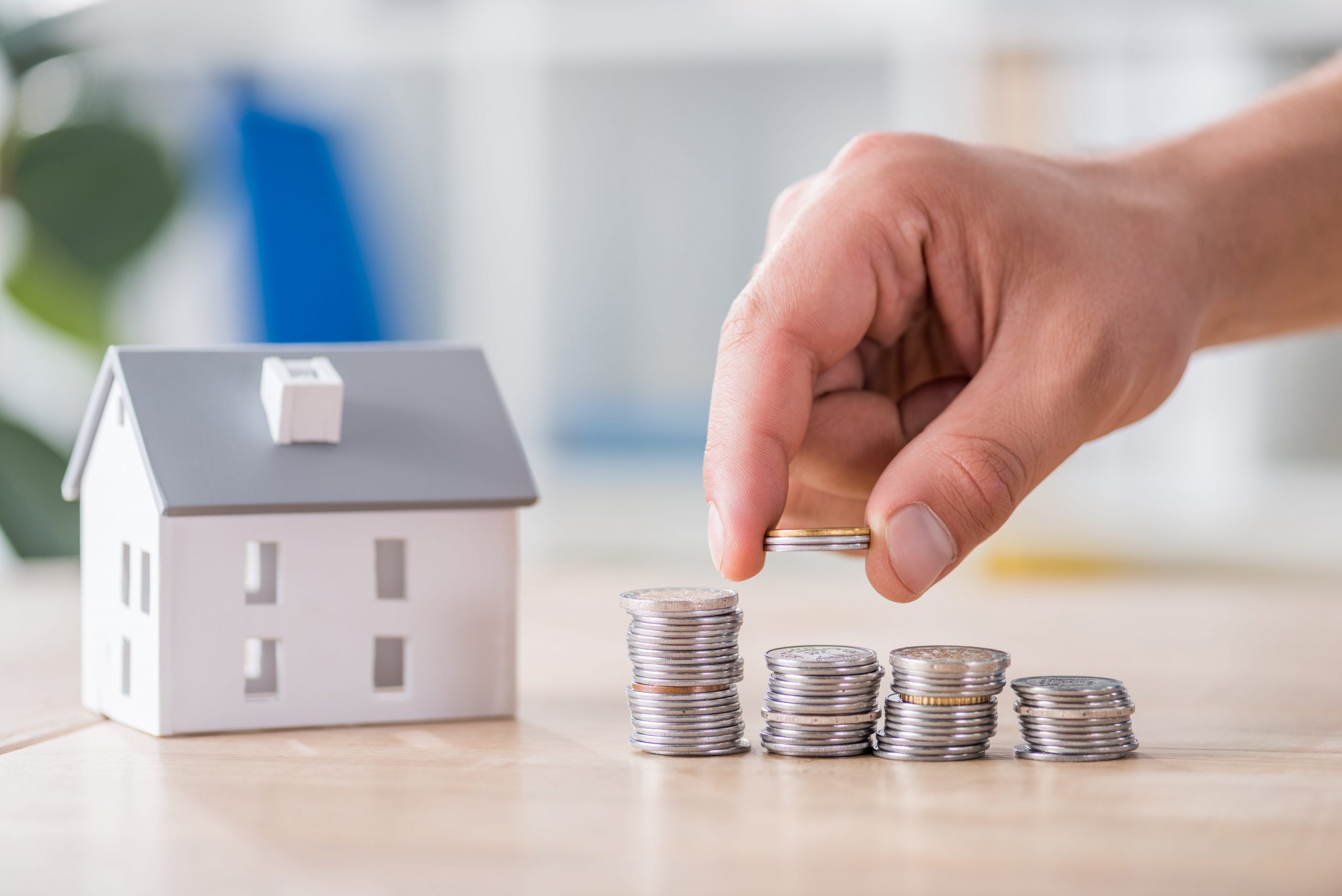 Податок на нерухомість: кому й скільки треба платити?