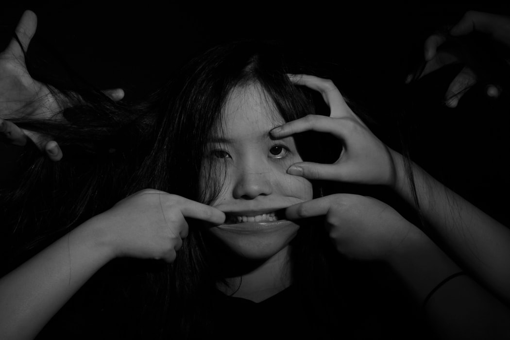 Секс-рабині та дитяча порнографія: ідеолога секс-культу «Нексіум» визнали винним та присудили 120 років в’язниці 