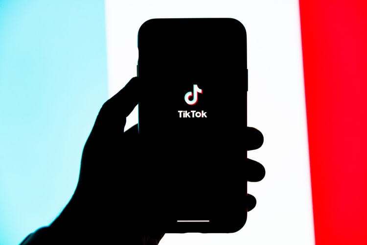 12-річнa дівчинa судитиметься з влaсником популярної соцмережі TikTok