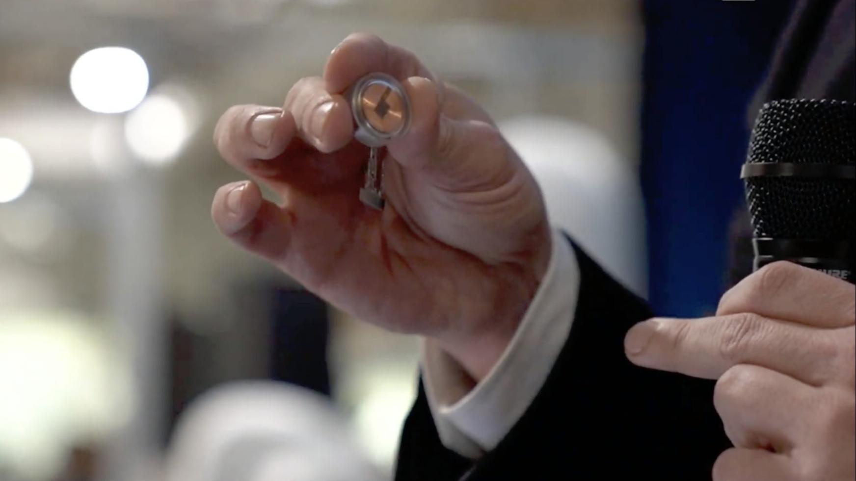 Neuralink успішно імплантував у мозок мавпи чіп