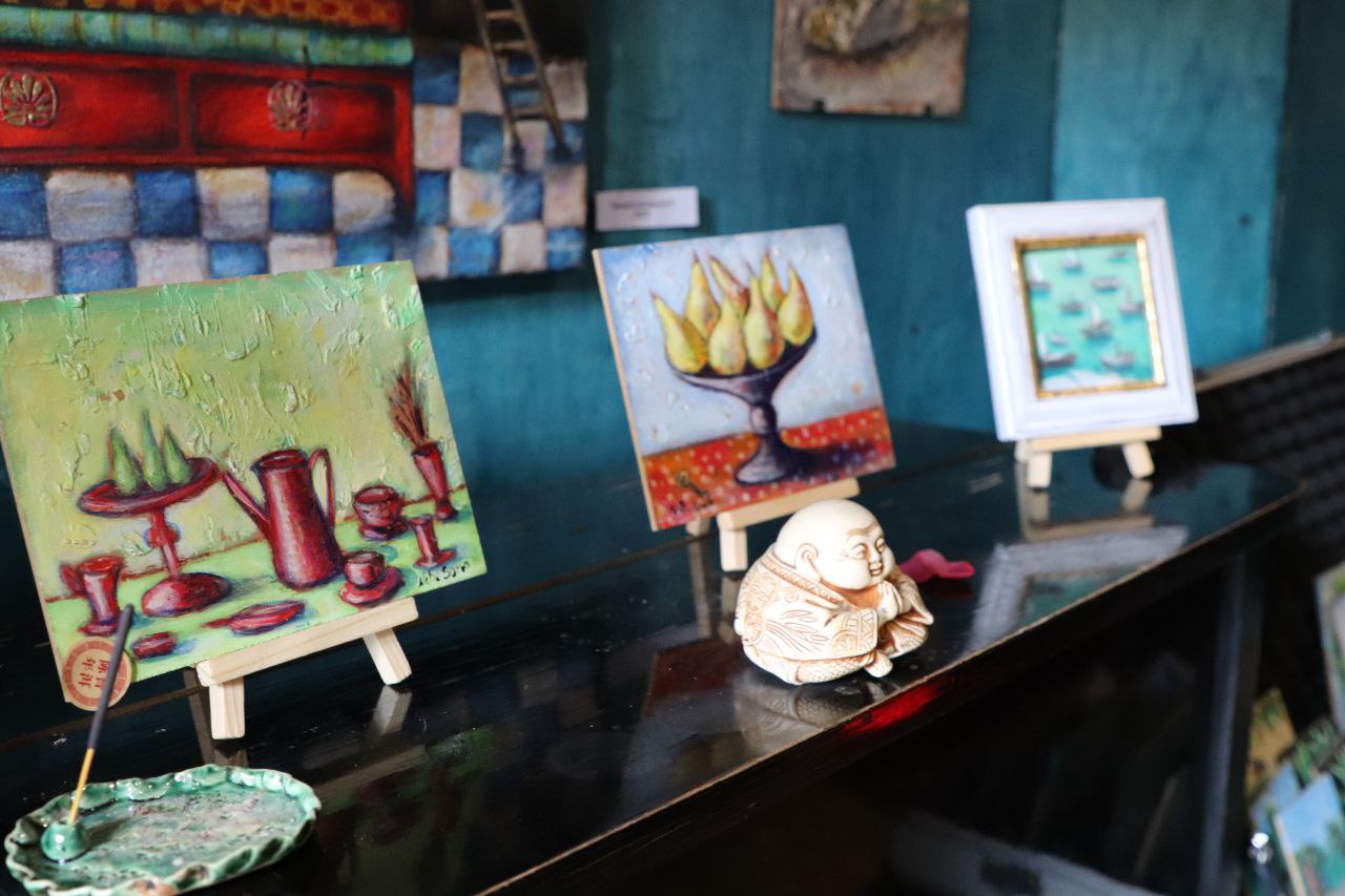 “Будда казав, що нічого не казав..”: у Вінниці відкрилась виставка картин Наталі Соми