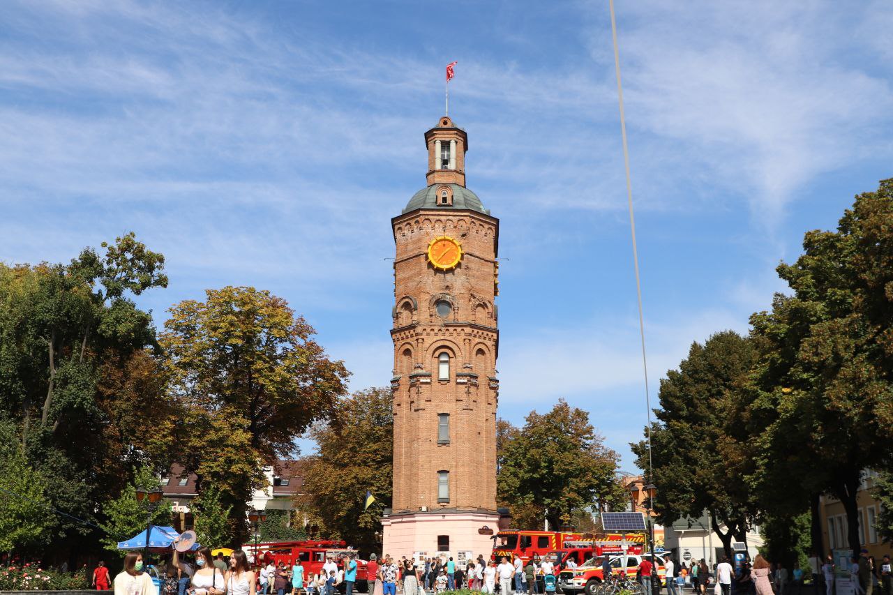  У Вінниці Вежа Артинова зазвучала п'ятьма мелодіями