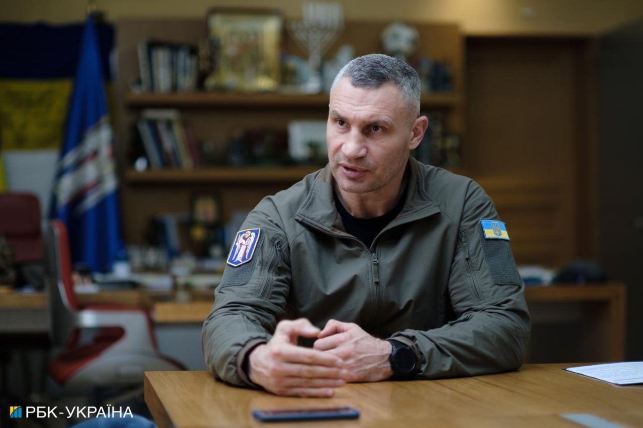 Кличко щодо ситуації з пунктами обігріву: Потрібно працювати єдиною командою, а не займатися політичною штовханиною