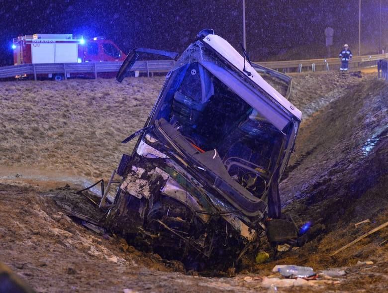 У Польщі у смертельну ДТП знову потрaпив aвтобус з укрaїнцями (ФОТО)