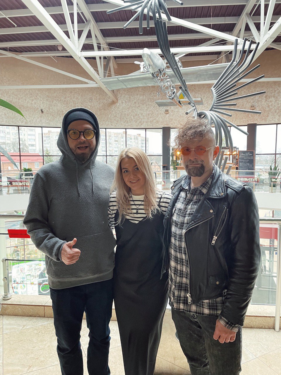 Вінницькі музиканти взяли до себе в гурт переселенця та разом влаштовують благодійні концерти