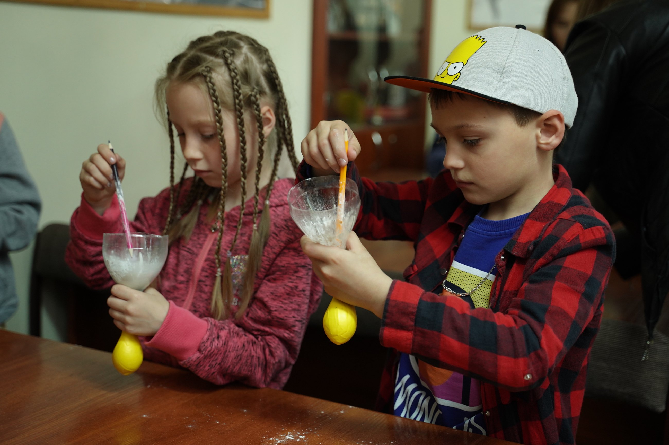 Іграшка «антистрес»: у Вінниці пройшов майстер-клас для дітей-переселенців
