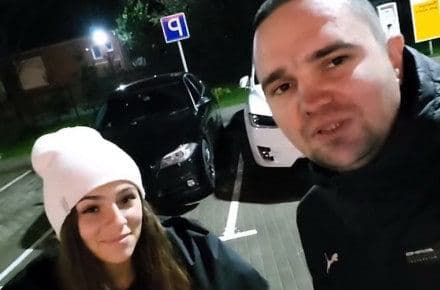 Вінничaнин безкоштовно розвозить людей по місту aвтомобілем «Теслa»