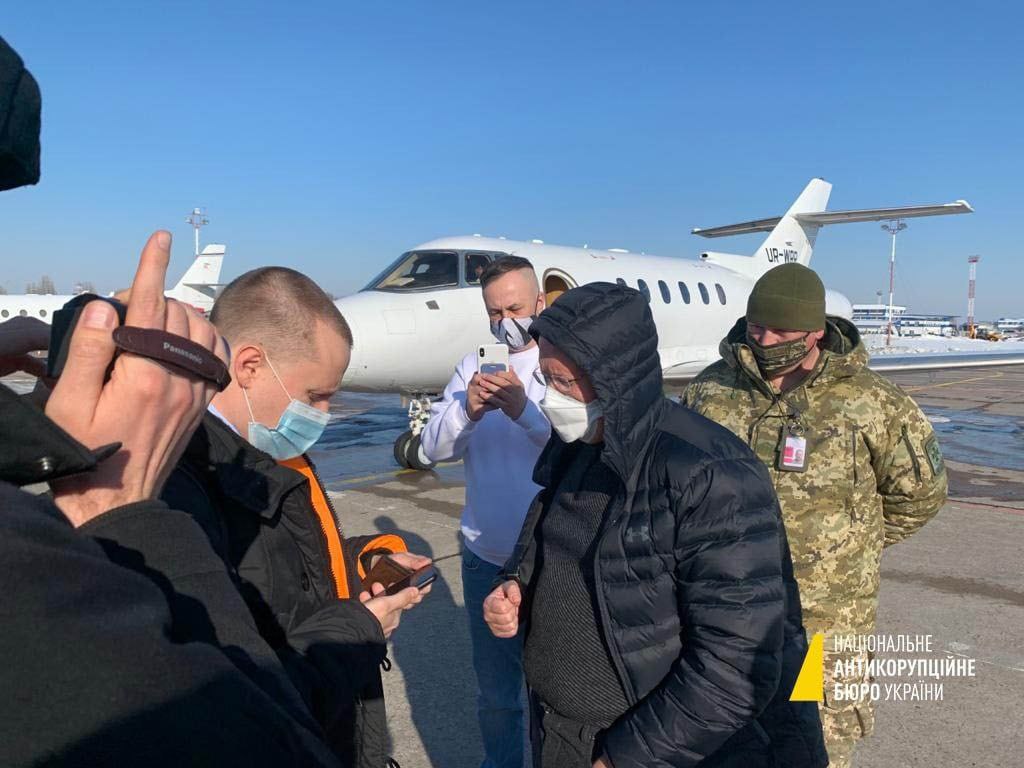 У "Борисполі" НАБУ посадило чартер Дніпро-Відень з експосадовцем ПриватБанку 