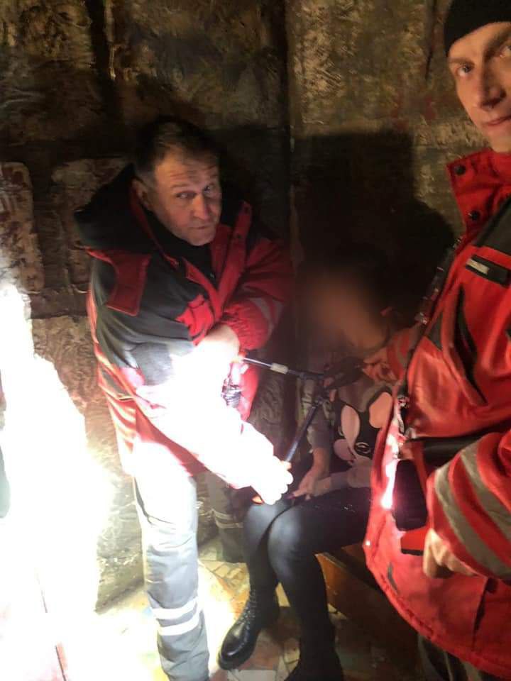 У Києві на 8 березня дівчині надягли нашийник і не змогли зняти