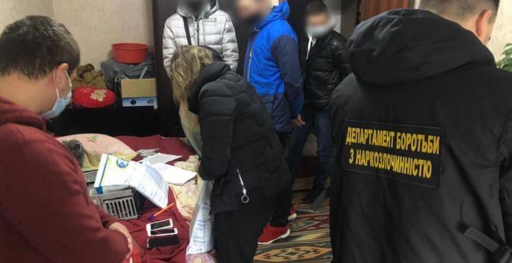 Мільйон гривень на місяць - стільки заробляють інтернет-магазини з продажу наркотиків