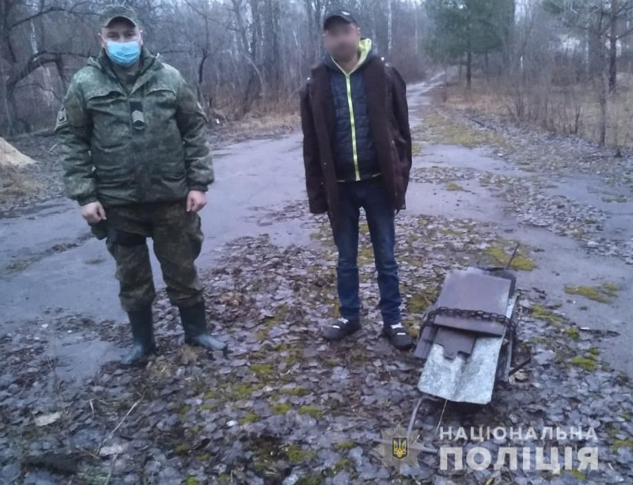 Правоохоронці задокументували факти вивезення металобрухту в зоні ЧАЕС