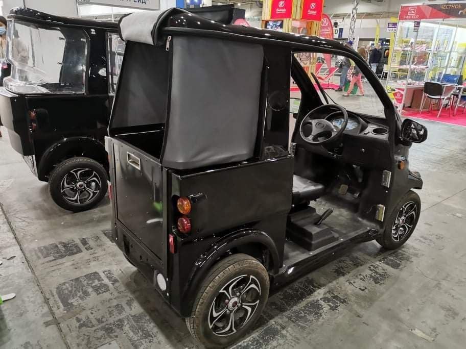 Електричний "Коник". У Києві показали електрокари Konyk українського виробництва