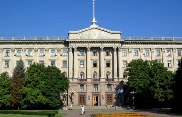 Суд у Миколаєві позбавив російську мову статусу регіональної