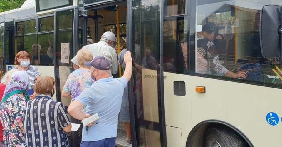 У Кропивницькому почали робити щеплення від коронавірусу у тролейбусах