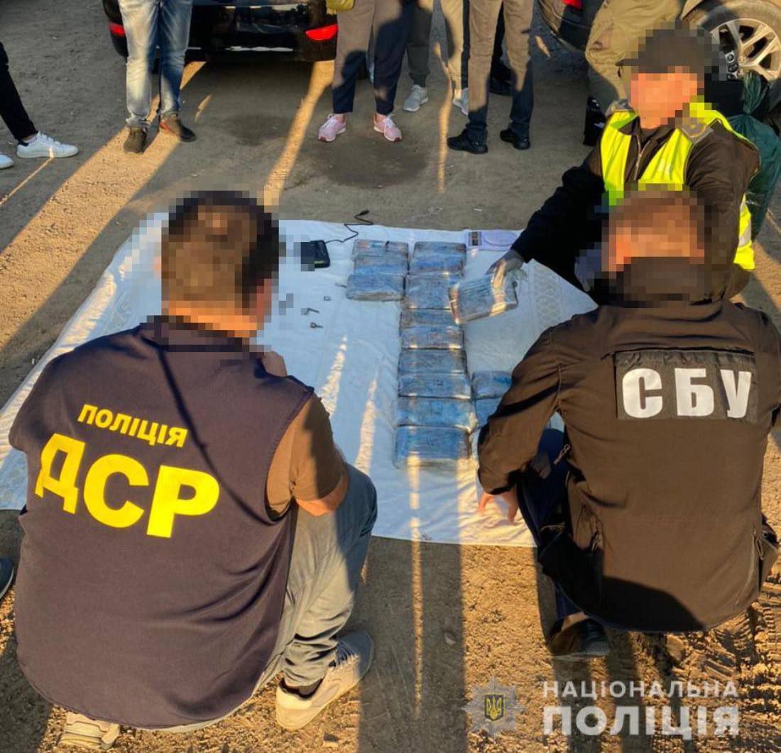 ​​Контрабанда кокаїну на 10 млн дол. – в Одесі затримали трьох наркодилерів